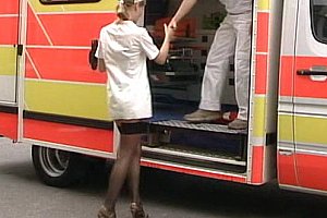 裸体男军人澡堂野外裸洗澡